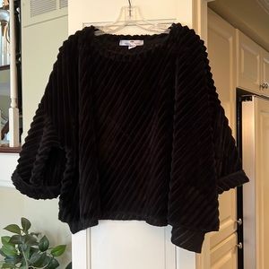Flying Colors black faux fur top
